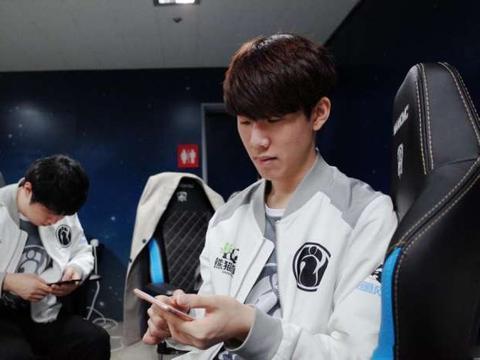 全球《PUBG》愚人节特别活动“恋爱吃鸡，甜蜜出击！”上线